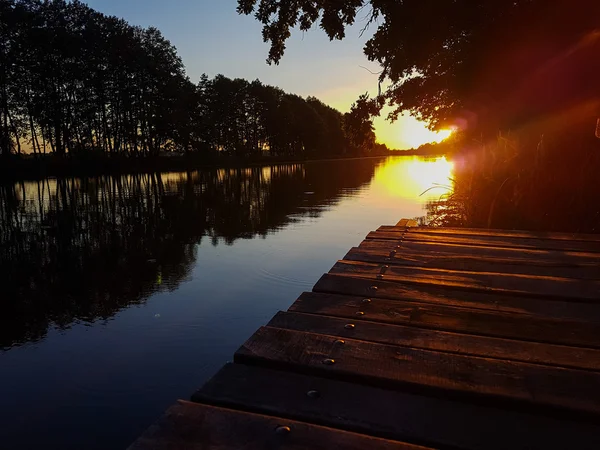 Wspaniały zachód słońca nad rzeką — Zdjęcie stockowe