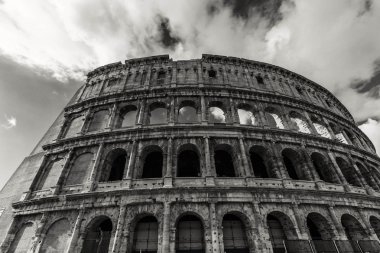 Konumlar Roma güzel bir şehirdir. İyi yolculuklar.