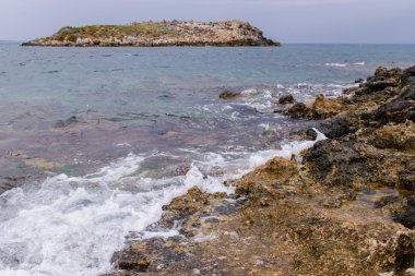 Deniz, kum ve taşları