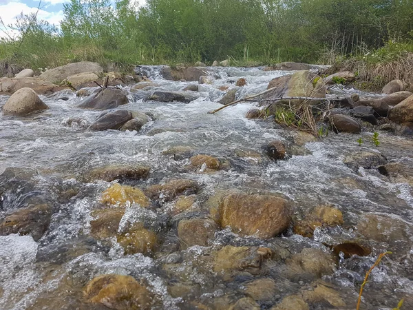 Lindo, rocha, rio rápido — Fotografia de Stock