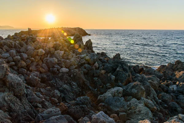 Hermosa puesta de sol en la costa de Creta —  Fotos de Stock