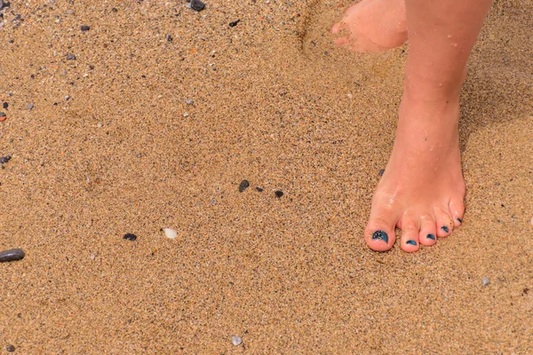 발이 모래에 — 스톡 사진