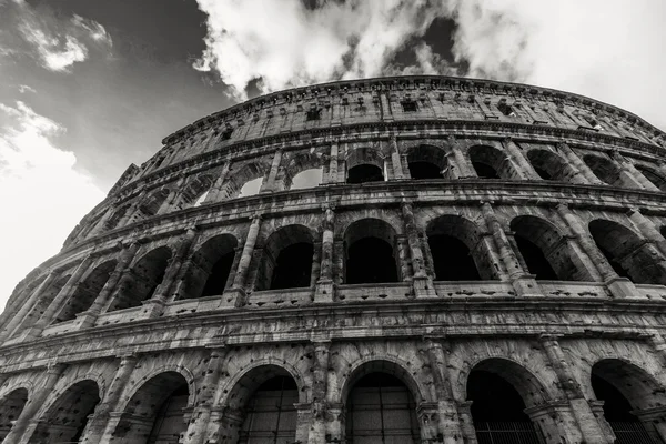 Coliseu. Construção do maior anfiteatro de todo o mundo antigo . — Fotografia de Stock