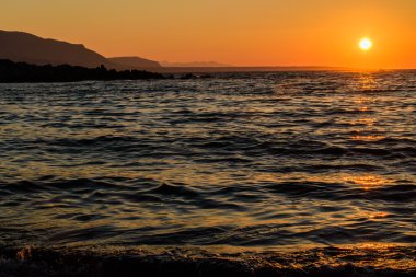 Sahilde güzel bir gün batımı