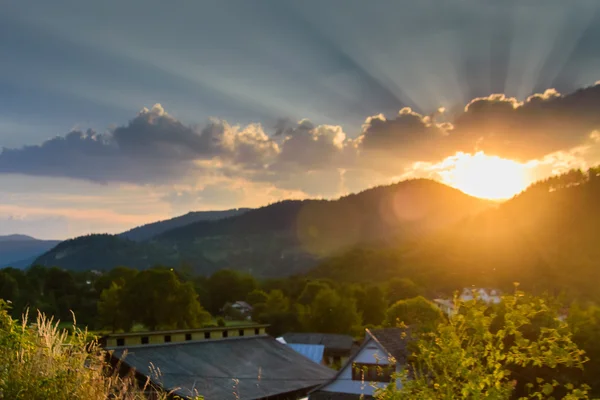 Favoloso tramonto sul campo — Foto Stock