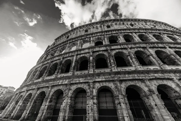 Coliseum. Antik dünyanın en büyük amfi tiyatro inşaatı. — Stok fotoğraf