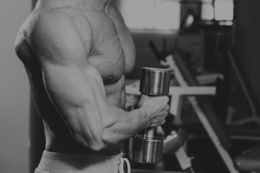 Eğitimli bir adam bir fitness Club