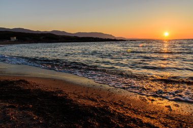 Sahilde güzel bir gün batımı