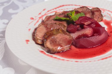 Armut ile pişmiş Dana eti