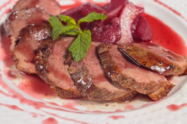 Armut ile pişmiş Dana eti