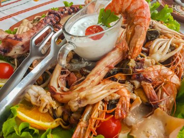 Karides ve diğer deniz ürünleri