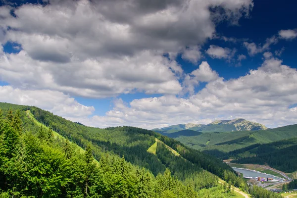 Bela natureza nas montanhas — Fotografia de Stock