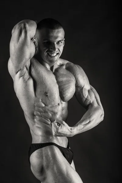 Piękne ciało mięśni na czarny — Zdjęcie stockowe
