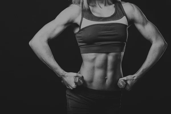 Svart och vit bild fitness tjej — Stockfoto