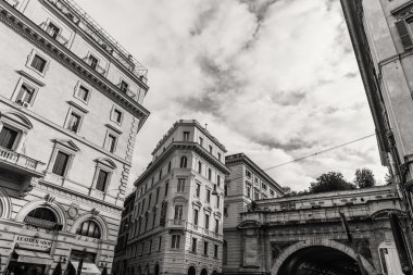 Konumlar Roma güzel bir şehirdir. İyi yolculuklar.