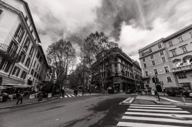 Konumlar Roma güzel bir şehirdir. İyi yolculuklar.