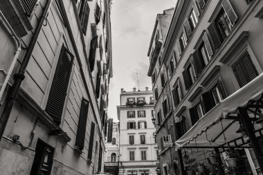 Konumlar Roma güzel bir şehirdir. İyi yolculuklar.