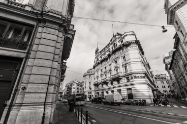 Konumlar Roma güzel bir şehirdir. İyi yolculuklar.