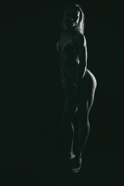 Siyah kadın vücut geliştirmeci