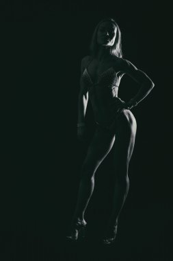 Siyah kadın vücut geliştirmeci