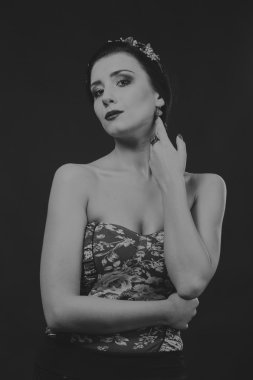 Güzel saç siyah beyaz portre kadınla