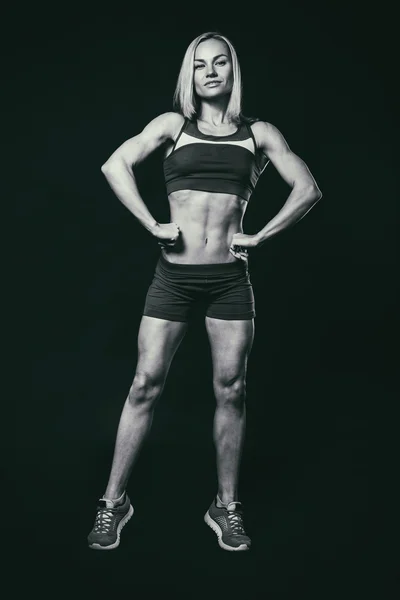 Woman bodybuilder on black — Stock Photo, Image