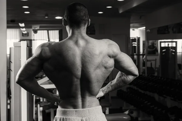 Handsome muscular guy in the gym — Stock Photo, Image