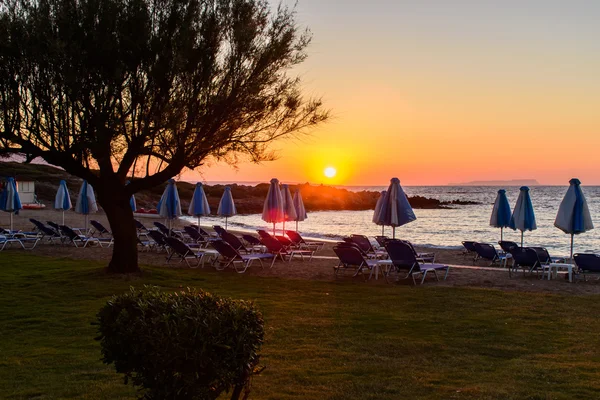 Sonnenuntergang an der griechischen Küste — Stockfoto