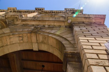 Mimari Kandiye. Güzel bir şehir.