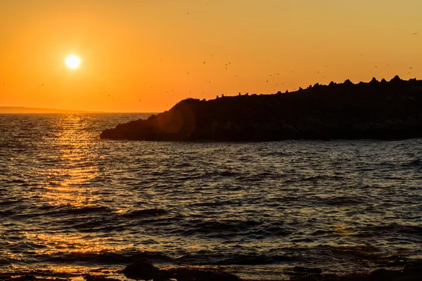 Puesta de sol en la costa griega — Foto de Stock