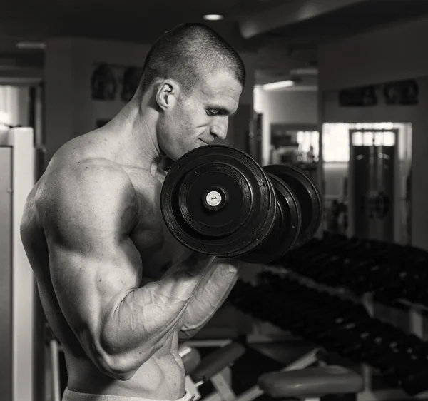 Fitness coach trains with dumbbells — Stock Photo, Image