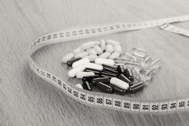 Diyet pillson hafif bir arka plan.