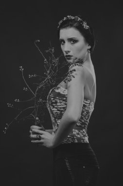 Gizemli esmer siyah beyaz