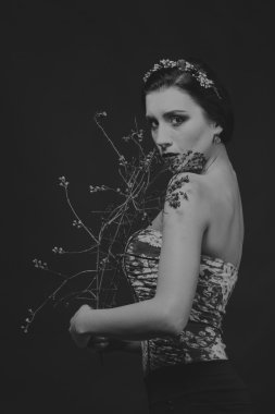 Gizemli esmer siyah beyaz