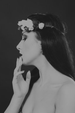 Gizemli esmer siyah beyaz