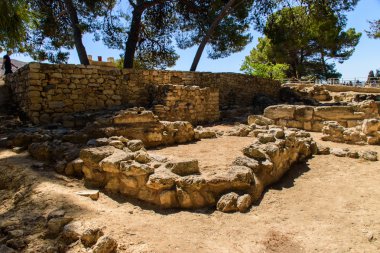 Crete harabelerde. Güzel bir şehir.
