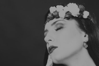 Gizemli esmer siyah beyaz