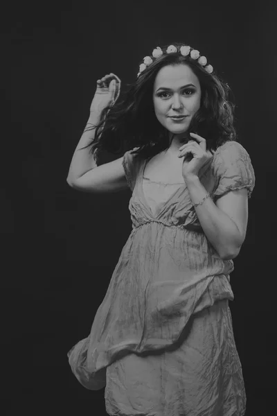 Mulher com belo cabelo preto e branco retrato — Fotografia de Stock