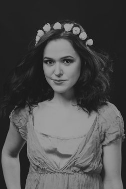 Güzel saç siyah beyaz portre kadınla