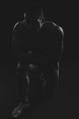 Güçlü bir adam silüeti