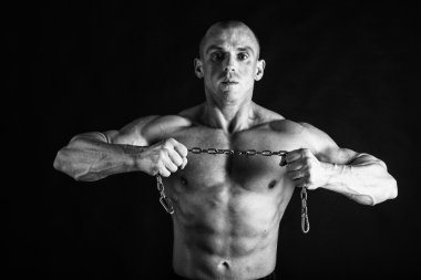 Yakışıklı güç atletik erkek vücut geliştirmeci