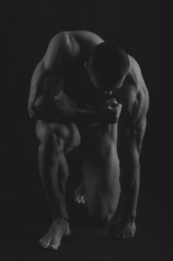 Güçlü bir adam silüeti