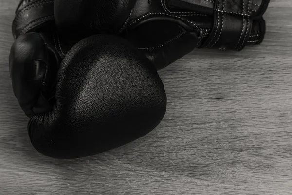 Boxing gloves, a towel and water. All fitness — Stock Photo, Image