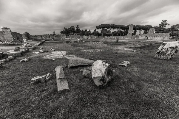 Ongelooflijke ruïnes van het Forum Romanum — Stockfoto