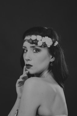 Gizemli esmer siyah beyaz