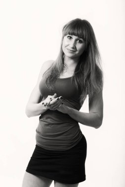 Zarif eğitim, kaslı kadın siyah bir zemin üzerine