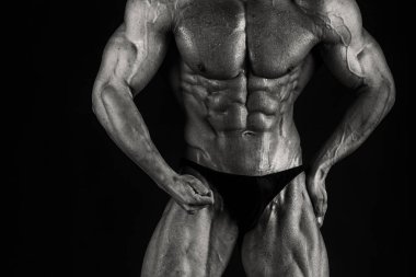 Gösterilen onun sırt ve pazı kas, kişisel fitnes vücut geliştirmeci