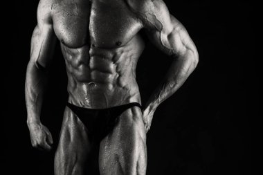 Gösterilen onun sırt ve pazı kas, kişisel fitnes vücut geliştirmeci