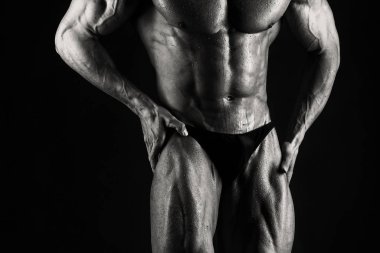 Gösterilen onun sırt ve pazı kas, kişisel fitnes vücut geliştirmeci