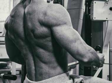 Güçlü adam. Spor kas eğitim. Spor eğitim.